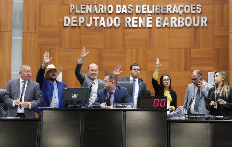 DEPUTADOS NA ALMT