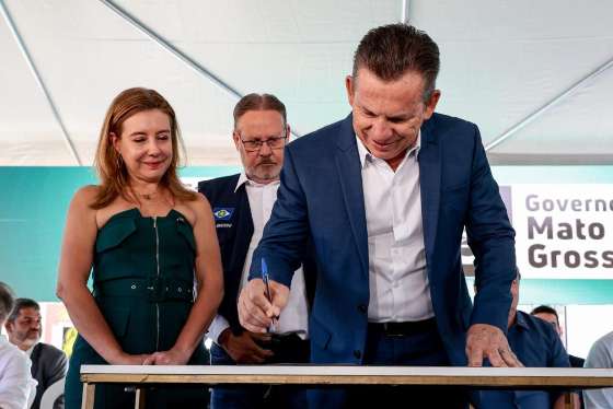 O governador Mauro Mendes e a prefeita de Várzea Grande, Flávia Moretti 