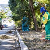 Mutirão de limpeza da Prefeitura de Cuiabá chega à Praça Tufik Affi no bairro Araés