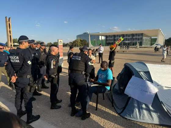 Deputado Helio Lopes quis acampar na Praça dos Três Poders 